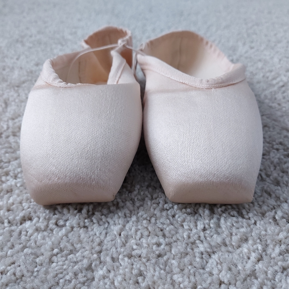 Karsavina Ballet Pointe Shoes - Women US Size 6.5 - Picture 2 of 15